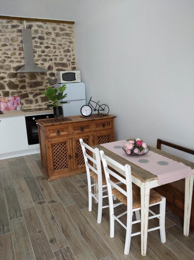 Les Petits Gites Ernée Exterior foto